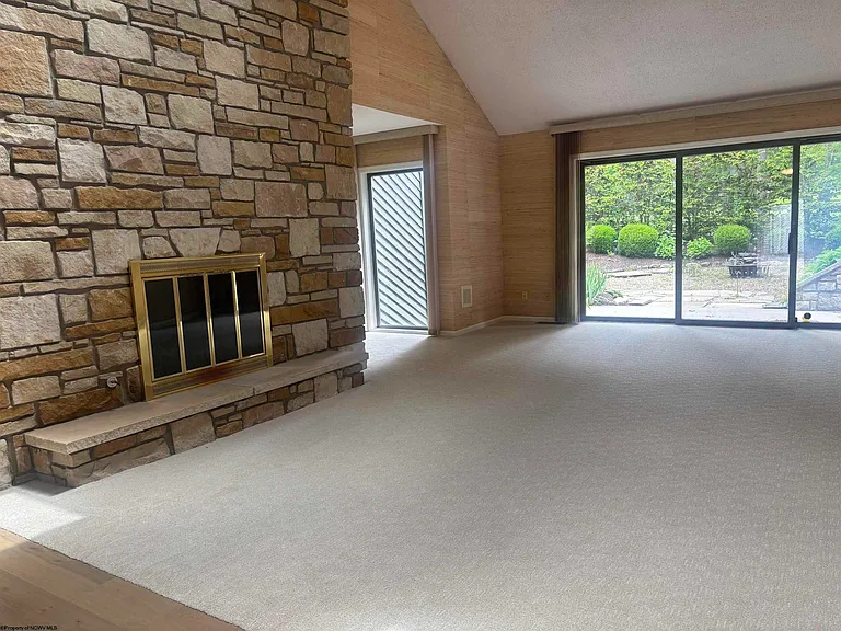 104 Lakeview Dr — Photo 6