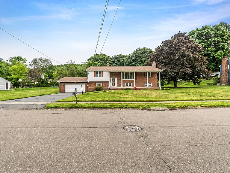 90 Rolling Ridge Rd — Photo 2