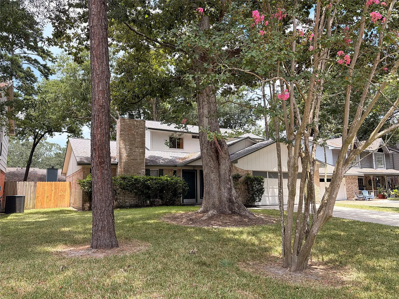 4 bed, 2.5 bath, 2039 sqft, $2,150 — Photo 2