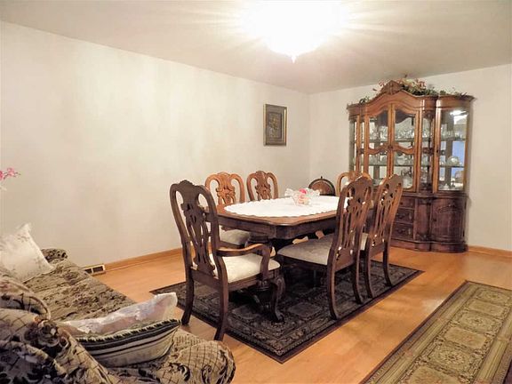 3rd image of 3544 N Natoma Ave