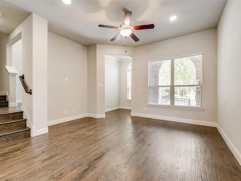 4213 Broadway Ave — Photo 2