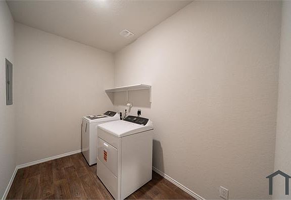 5th image of 398 American Robin Way