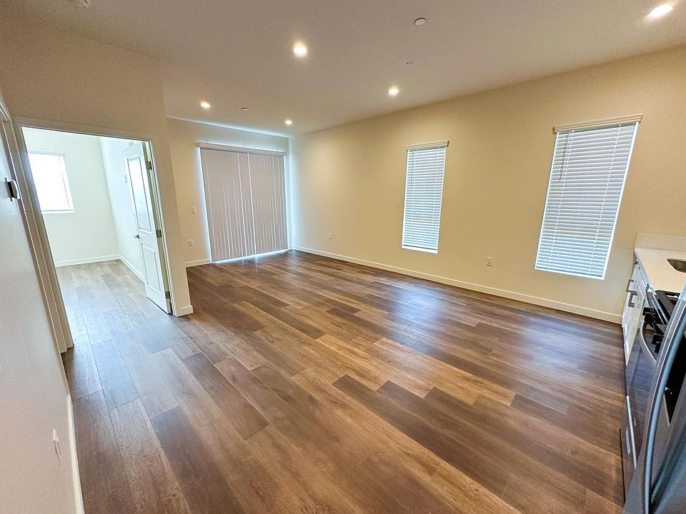 1st image of 1041 N Cummings St #406