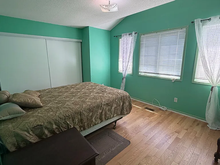 127 Brisdale Dr — Photo 14