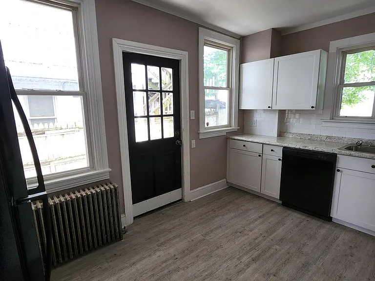 46 S Pine St — Photo 5