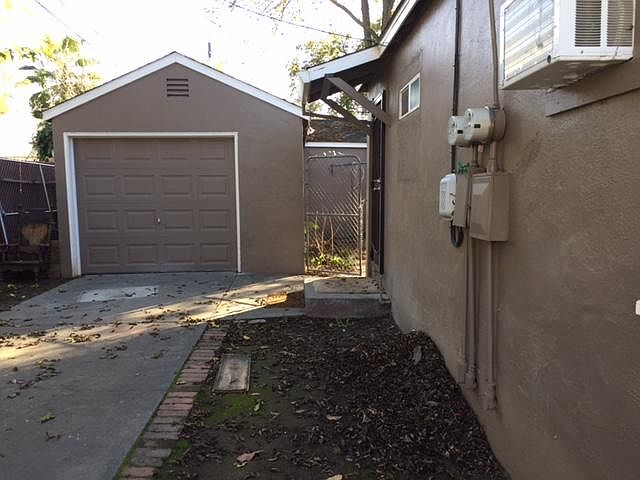 detached garage