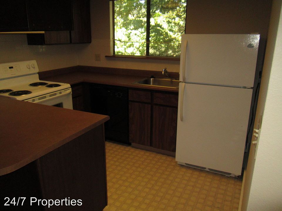 2nd image of 801 3rd Ave APT 9