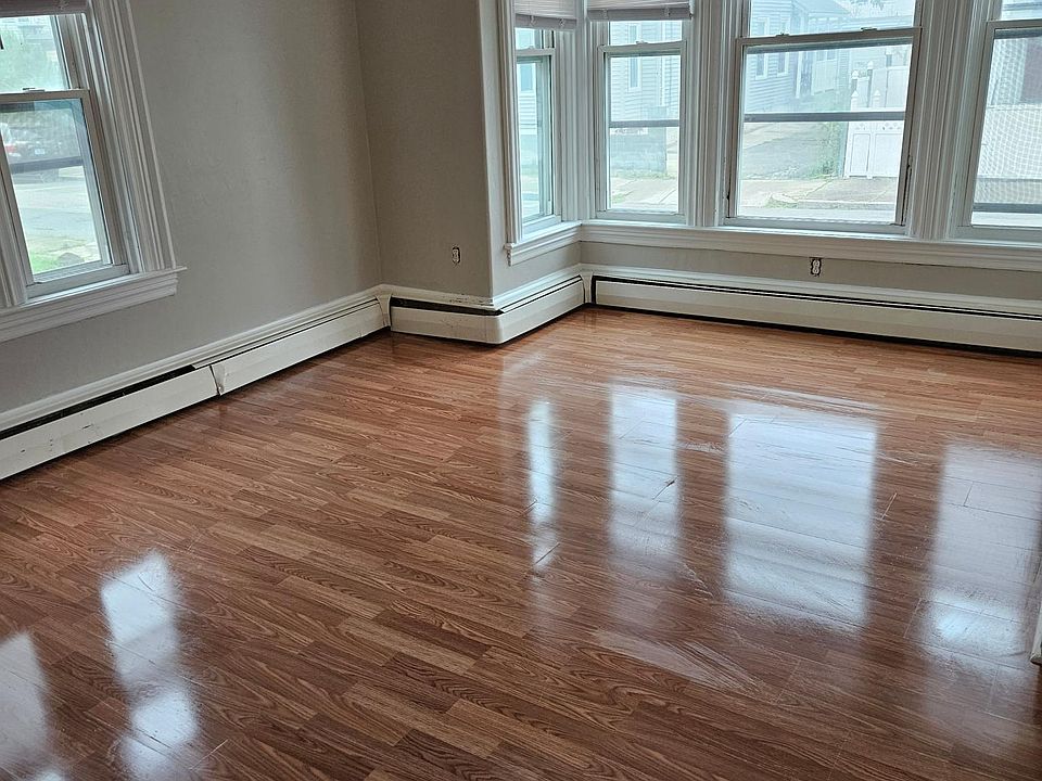 Master bedroom (large) fit queen or king, small breakfast table and seating area