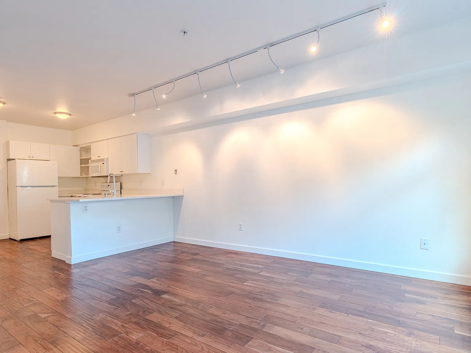 1 bed, 530 sqft, $2,200 — Photo 2