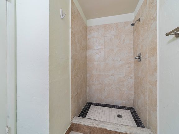 3rd image of 961 Espinado Ave