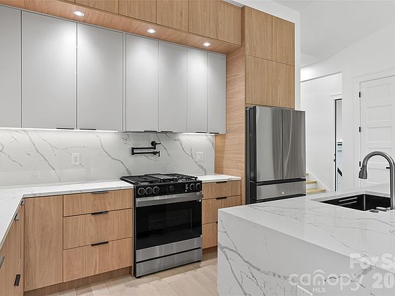3rd image of 761 Weston Rd