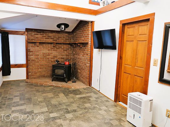 4th image of 50 Forest Ln