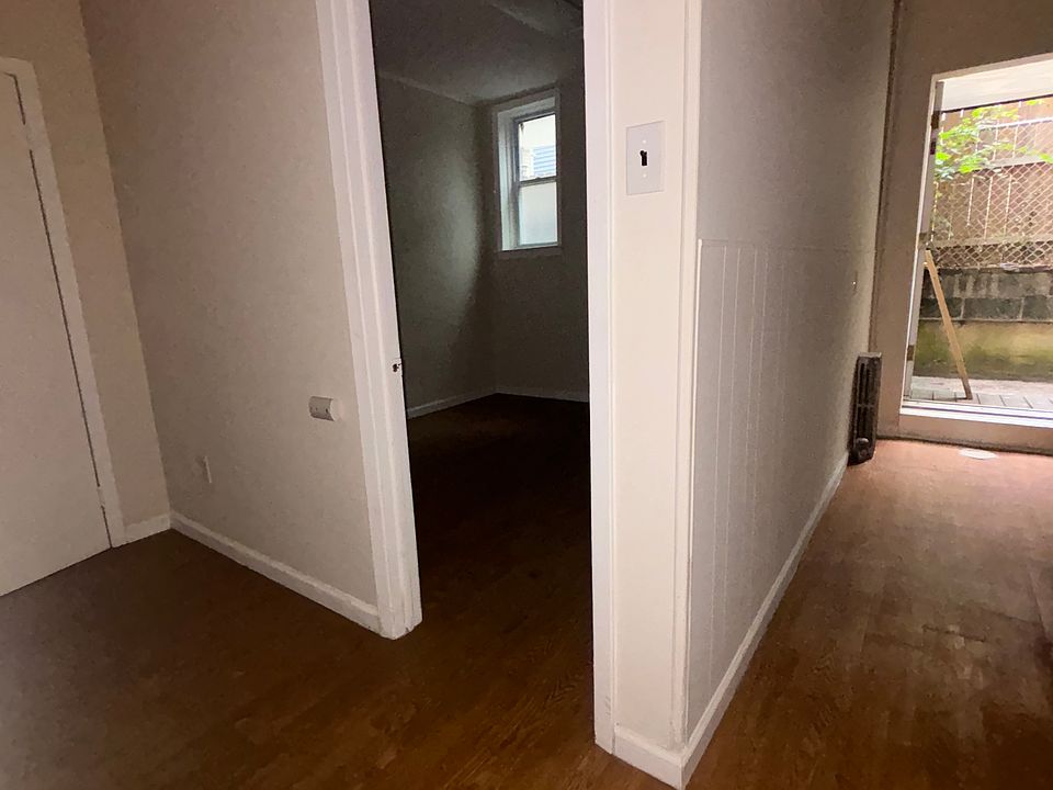 1st image of 124 Mallory Ave