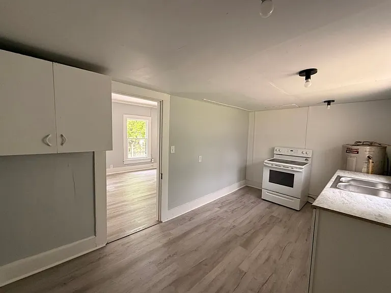 700 E 7th St #5 — Photo 2