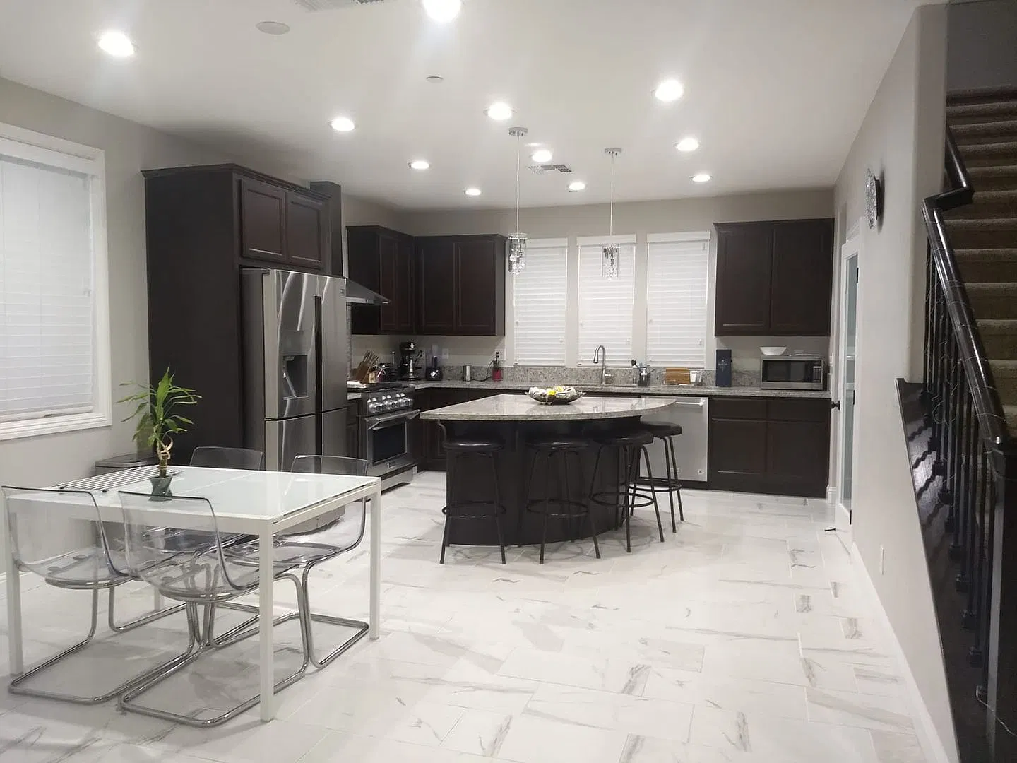 beautifully maintained 4-bedroom, 3-bath, 2,105 sq ft in Folsom — Photo 2
