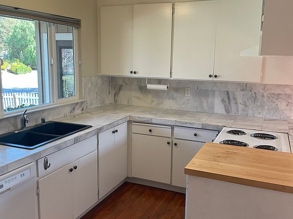 3rd image of 936 Kennedy Dr APT A