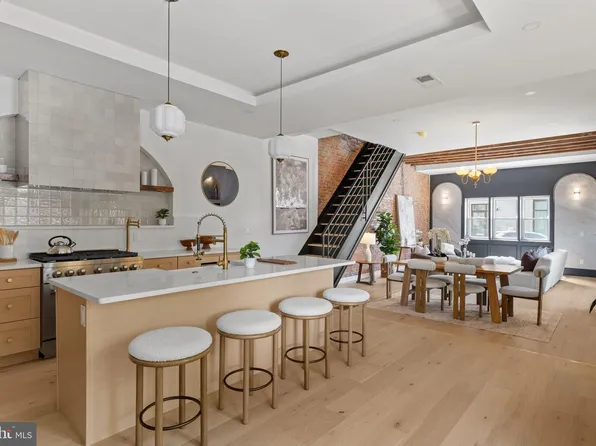 643 Moore St, Philadelphia, PA 19148