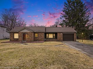 1690 Marylestone Dr, West Bloomfield, MI 48324