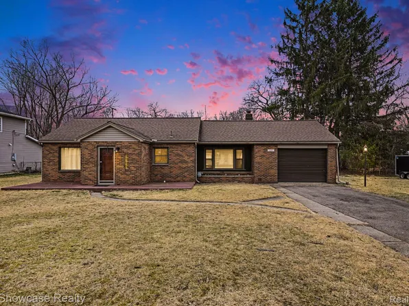 1690 Marylestone Dr, West Bloomfield, MI 48324