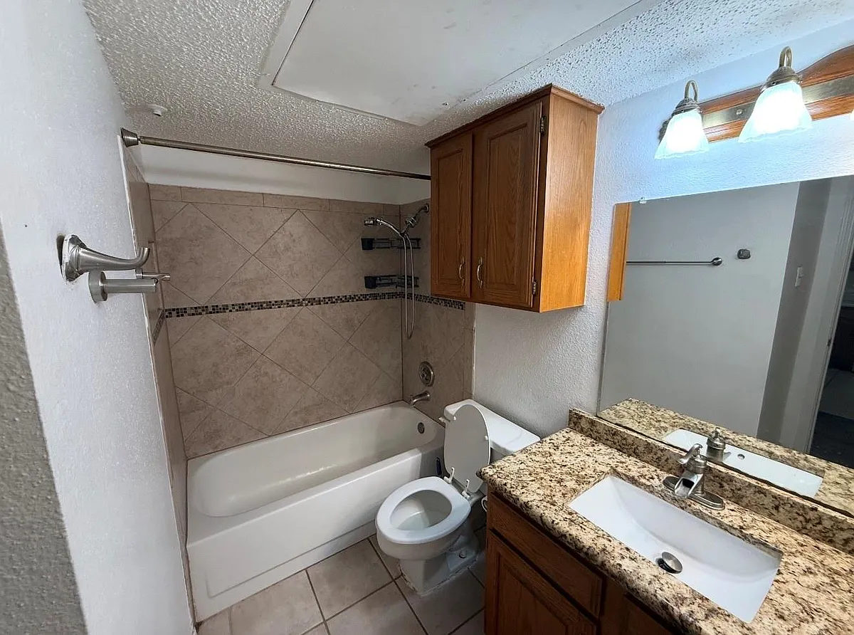 Building Photo - 2610 Encina Dr #1
