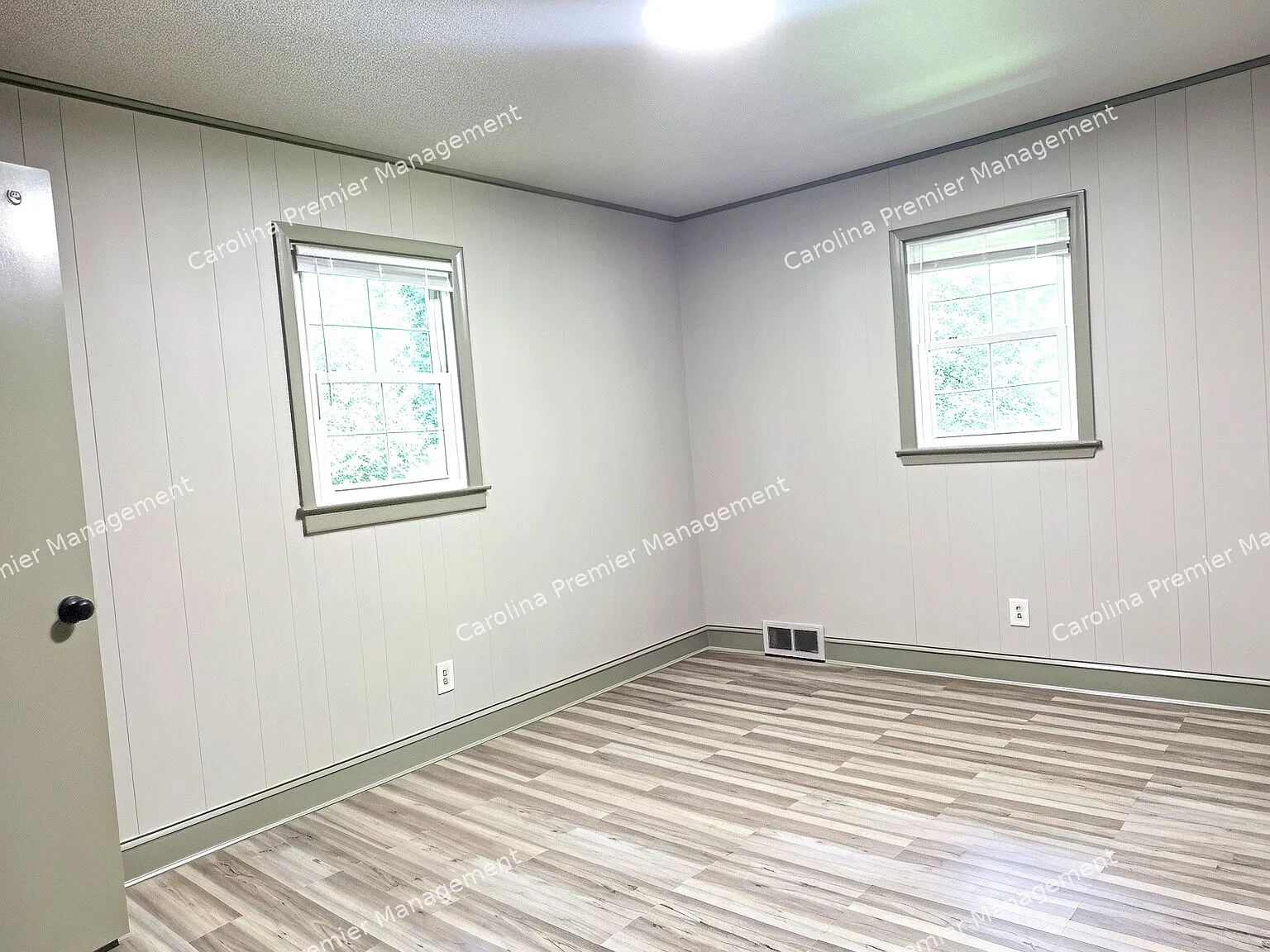 3 bed, 896 sqft, $1,435 — Photo 3