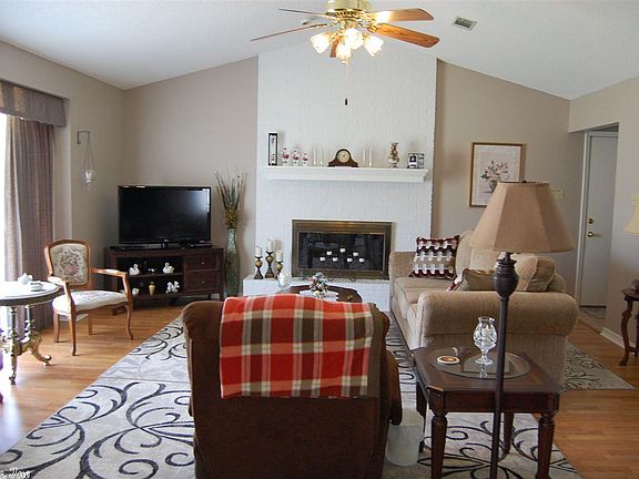 2nd image of 813 Hickory Hollow Ln