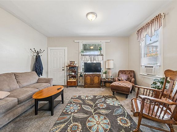4th image of 189 Sherman Ave