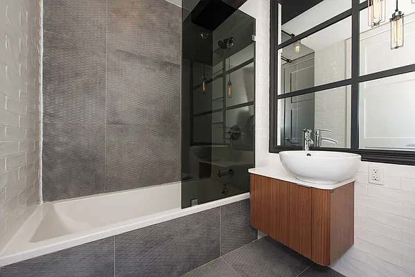 Rented by Cushman & Wakefield (Management) | media 3