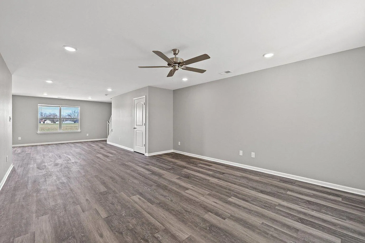 4 bed, 2.5 bath, 2400 sqft, $2,450 — Photo 4