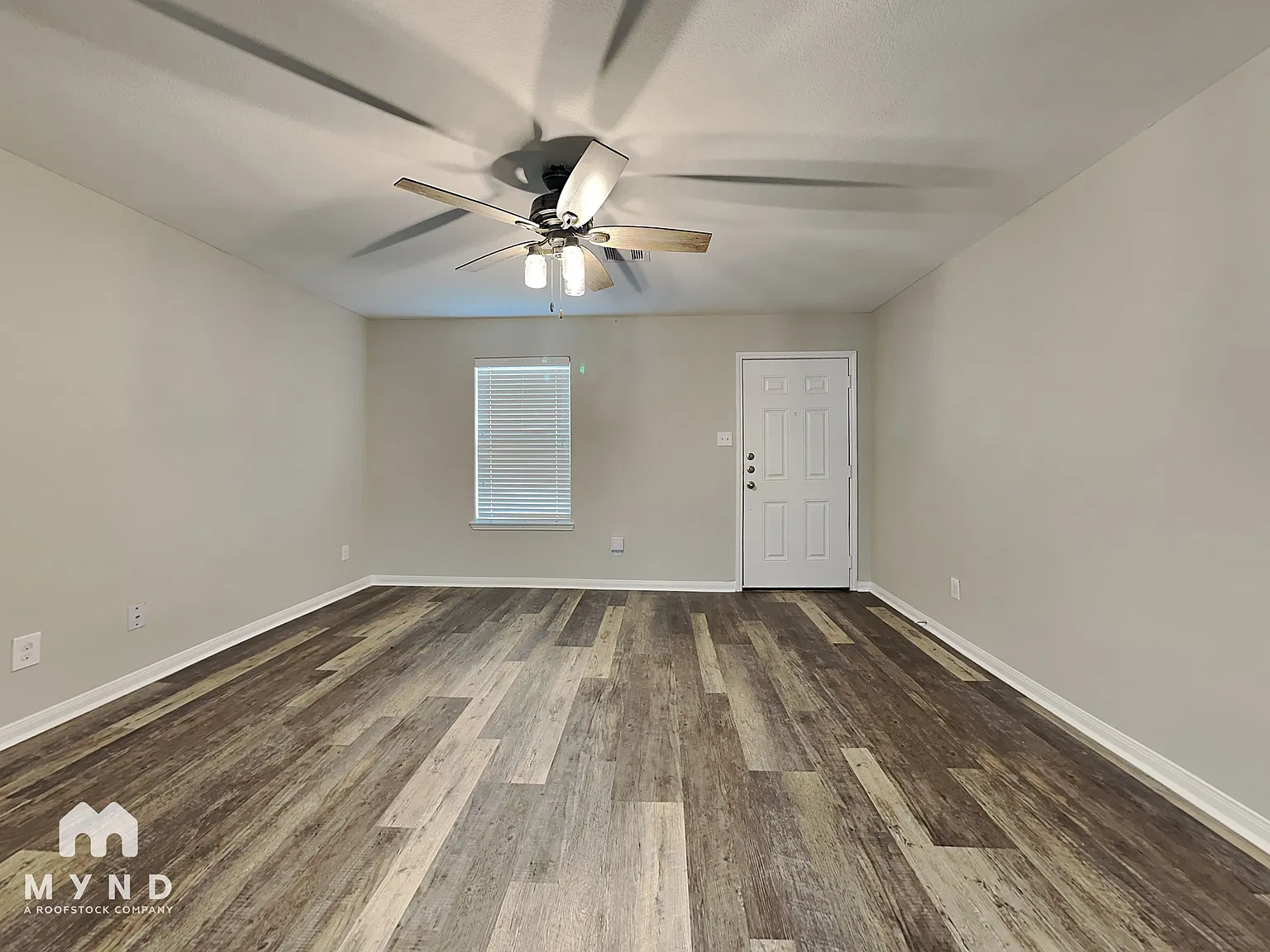 3 bed, 3.0 bath, 1404 sqft, $1,779 — Photo 2