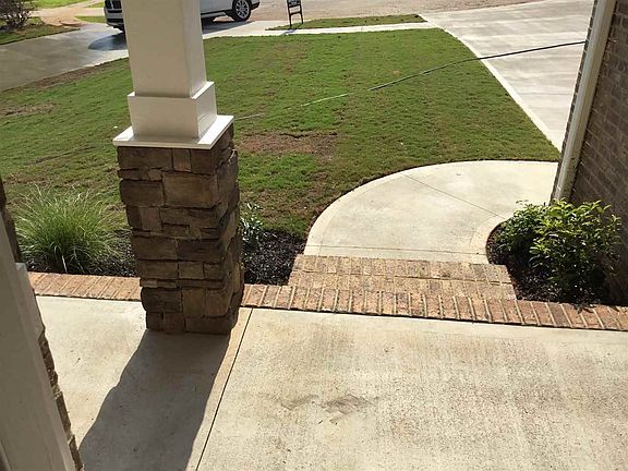 5th image of 613 Scenic Oak Dr