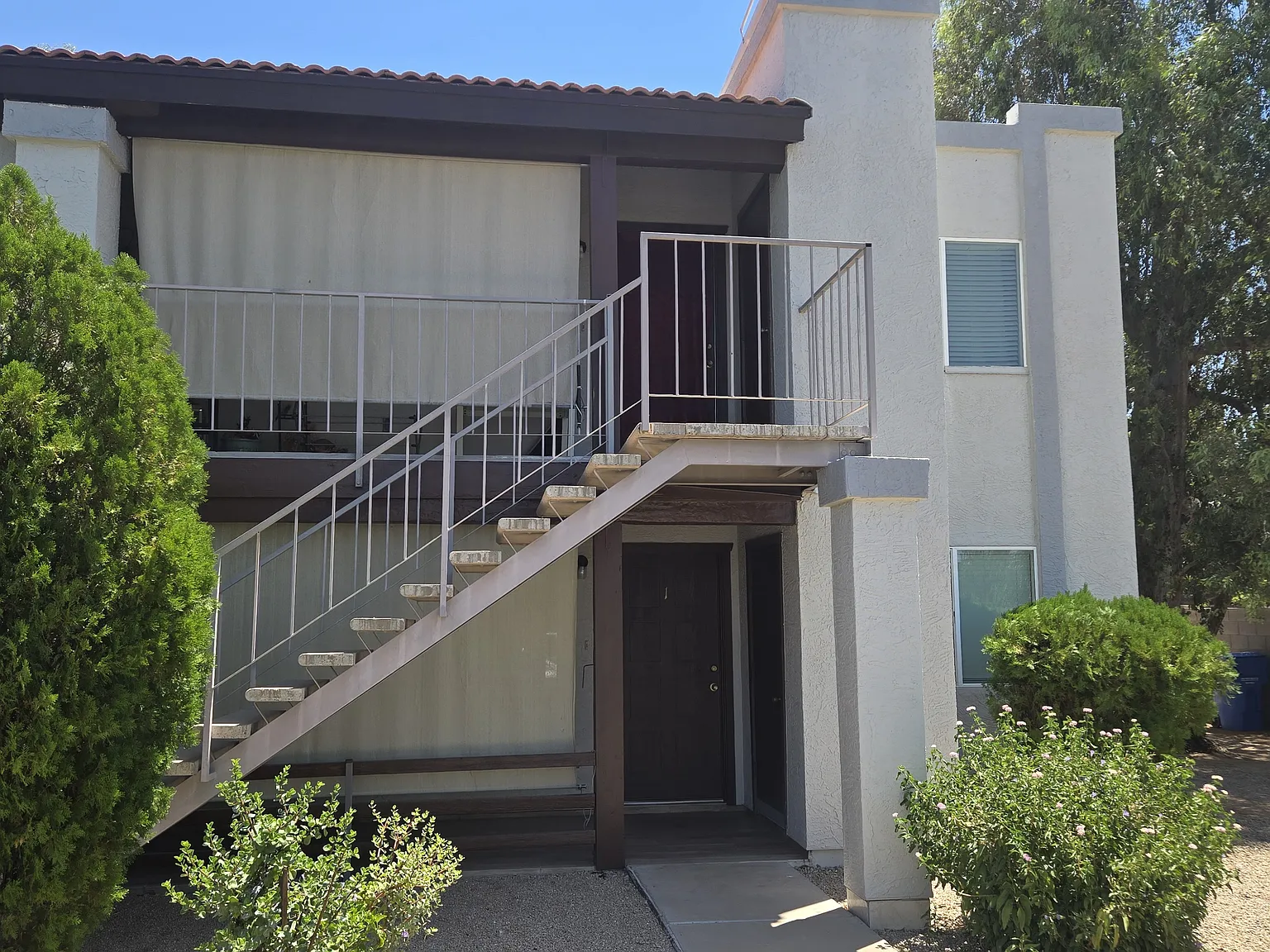 2 bed, 900 sqft, $1,400 — Photo 1
