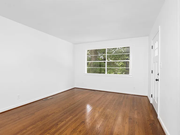 724 Rose Dr — Photo 7
