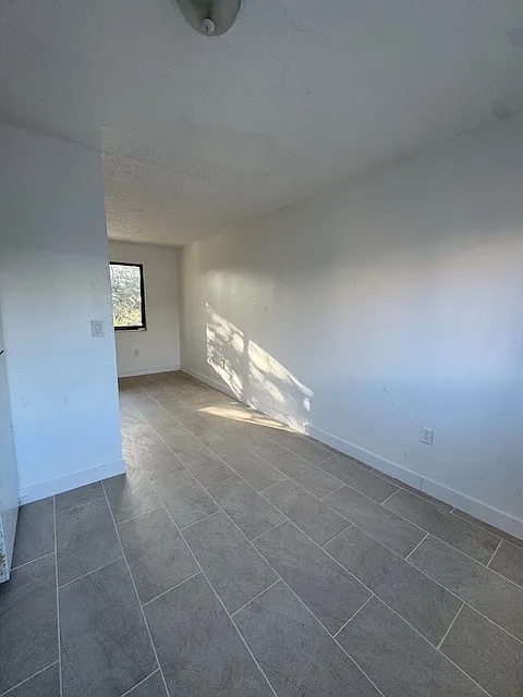 Building Photo - 1501 SW 7th St #4