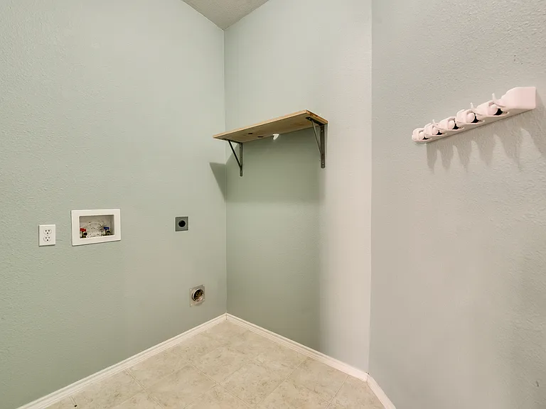 10413 Trevino Ln — Photo 11