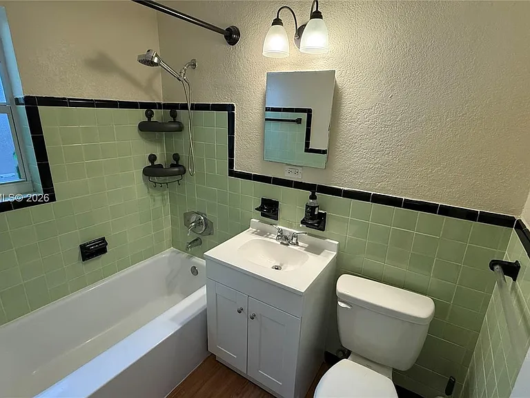 1310 NE 14th Ave #4 — Photo 9