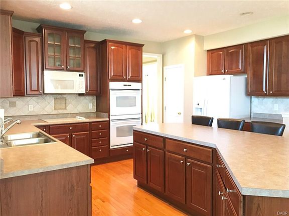 4th image of 1285 Hunt Club Dr