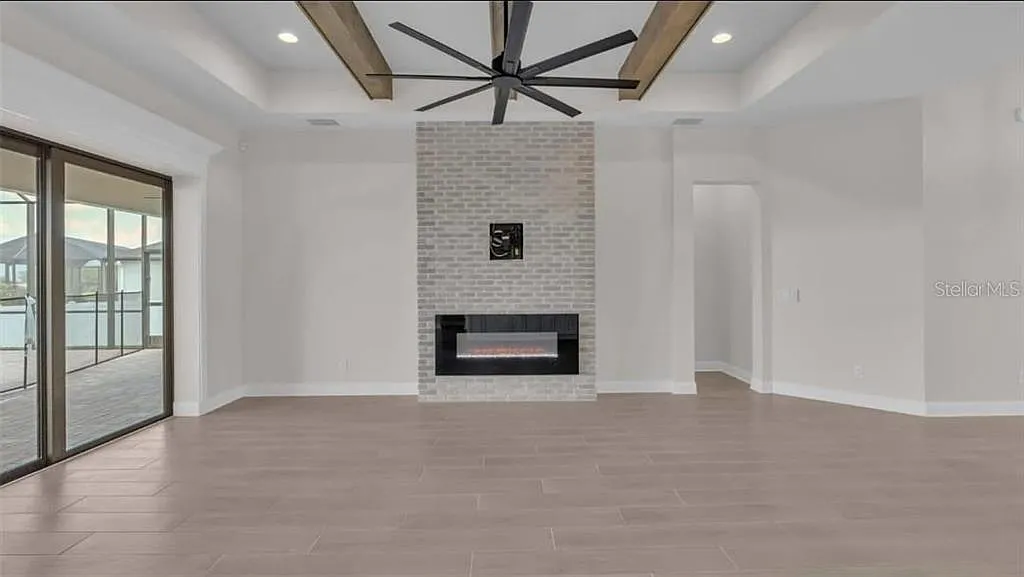 4 bed, 2.0 bath, 2216 sqft, $5,300 — Photo 3