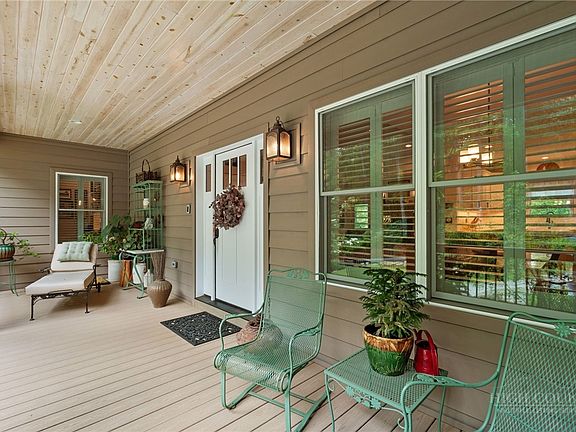 3rd image of 142 Highland Cove