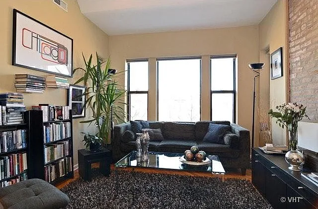 High ceilings in the living room