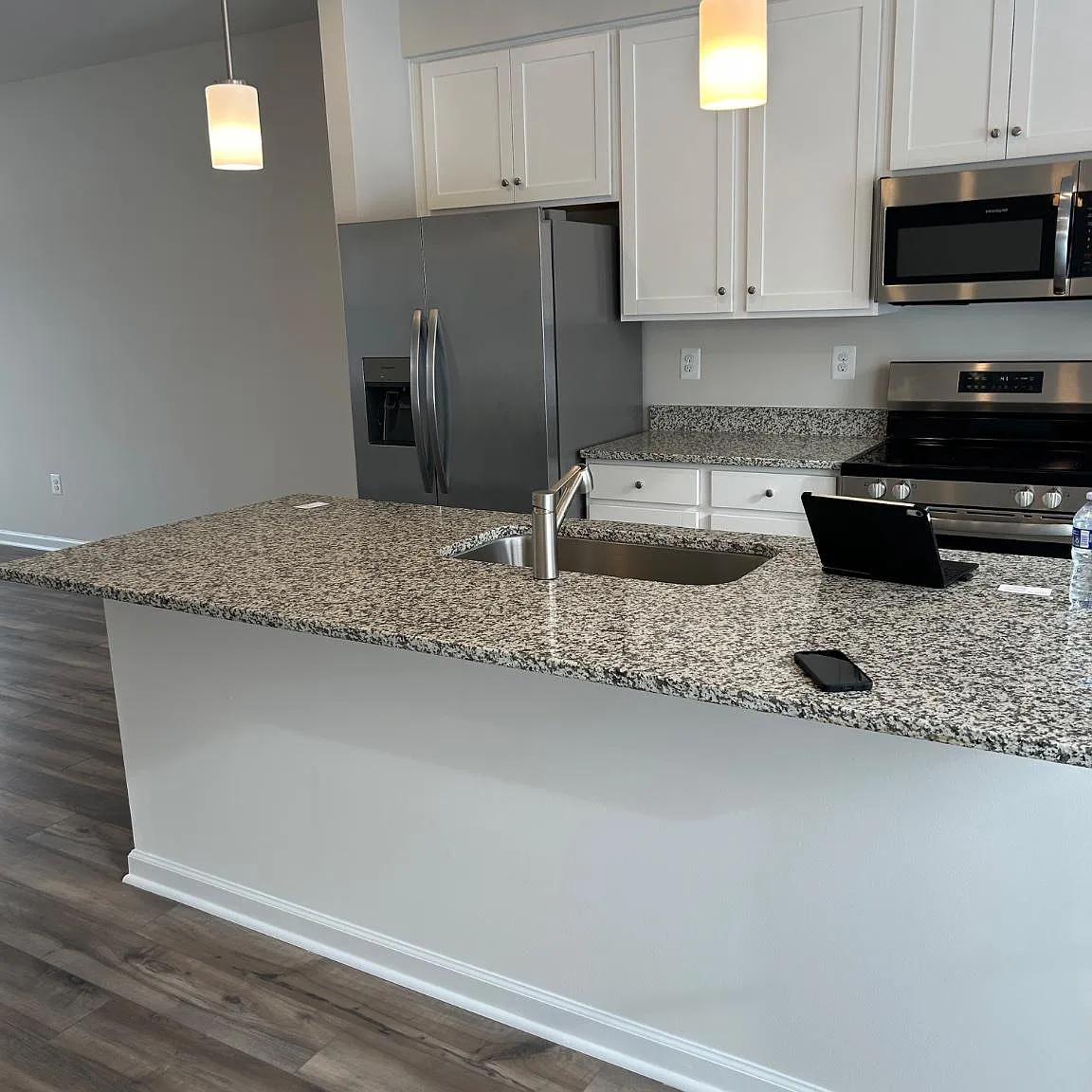 3 bed, 2.5 bath, 1750 sqft, $2,000 — Photo 2