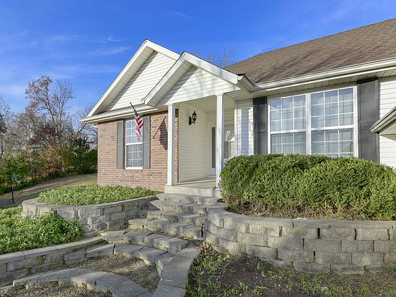 2nd image of 325 Tall Oaks Dr