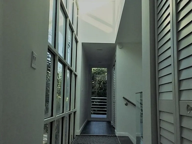 2557 Trapp Ave — Photo 7