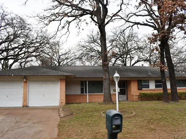 612 Hillview Dr, Hurst, TX 76054