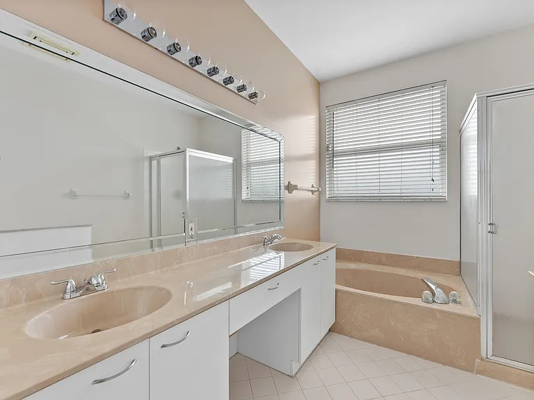 15350 NW 6th Ct — Photo 17