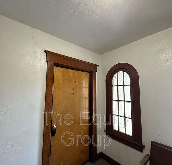 1124 E St #D — Photo 2