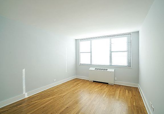 4th image of 315 W 57th St APT 18B