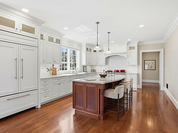 5th image of 21 Chadbourne Rd