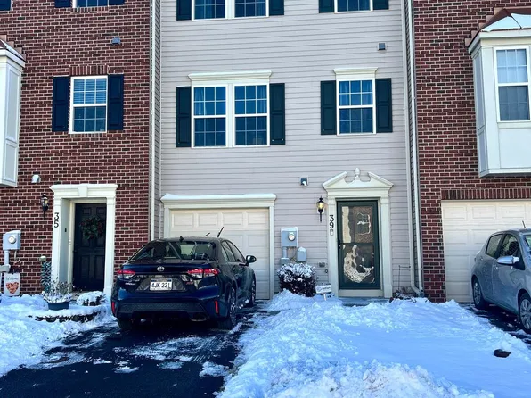 39 Tidewater Ter, Falling Waters, WV 25419