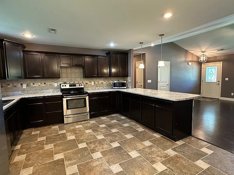 333 Lyle Curtis Cir — Photo 9